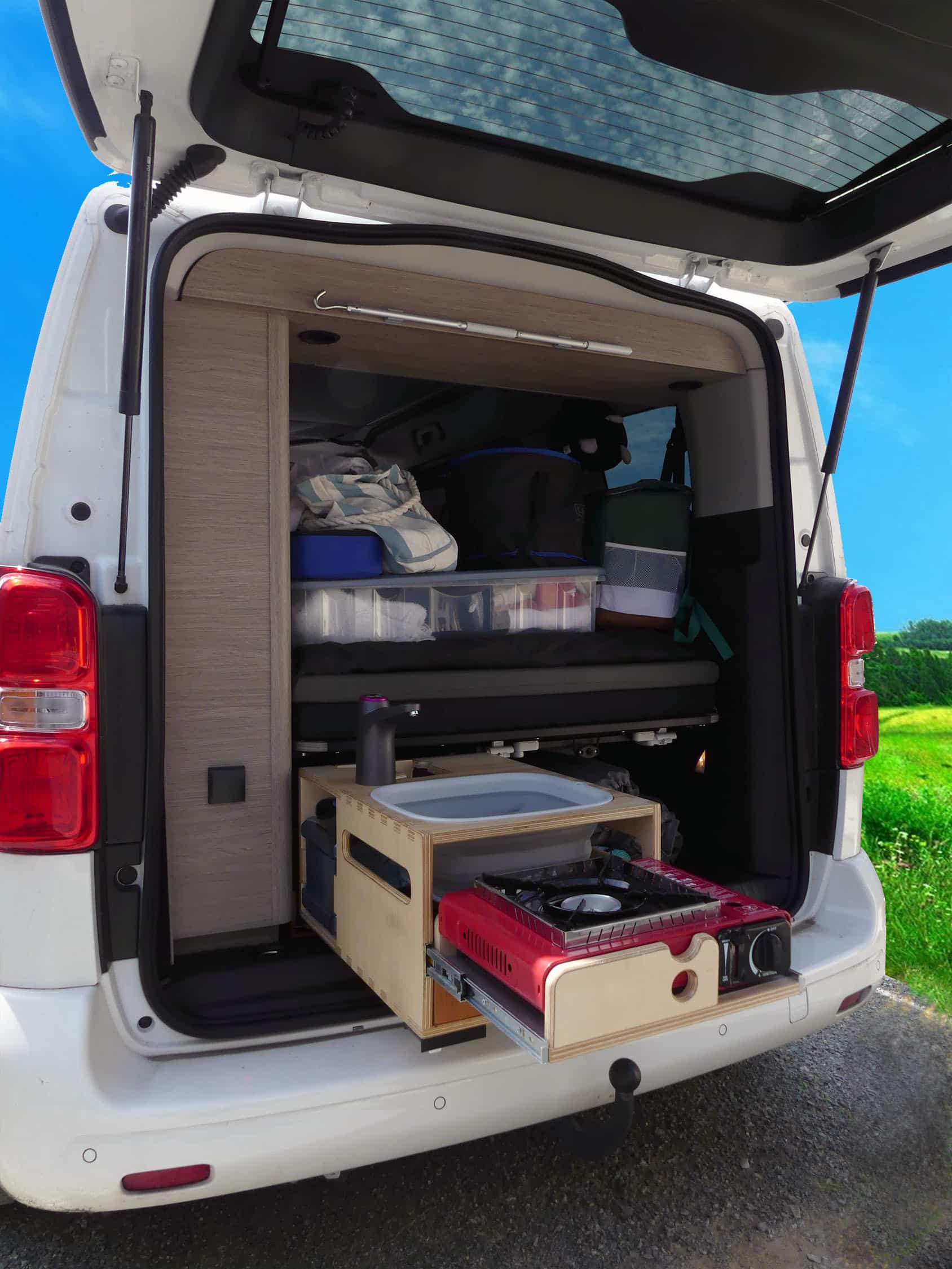 Aménagement modulable 100% personnalisable en kit pour van aménagé en  contreplaqué peuplier - Équipement caravaning