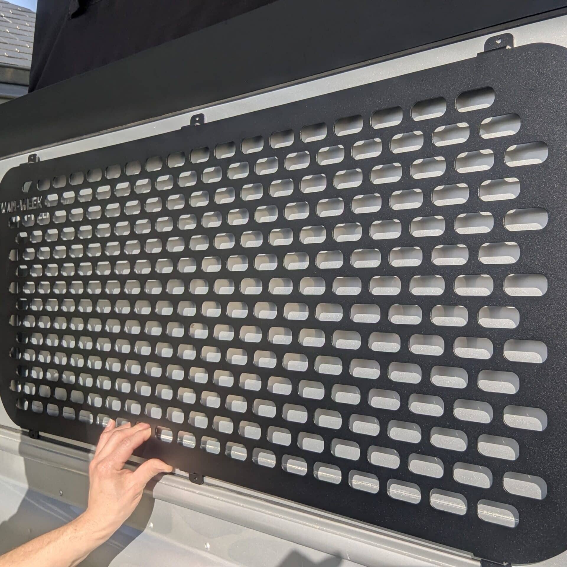 Grille de protection vitres arrière Defender vue de face